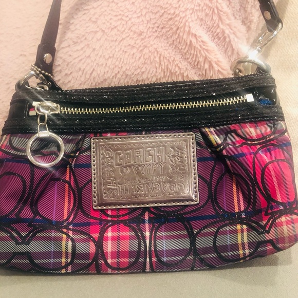 Purses Galore - Picture 5 of 8